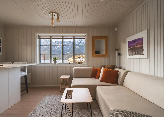 White House - Panoramic View Reine
